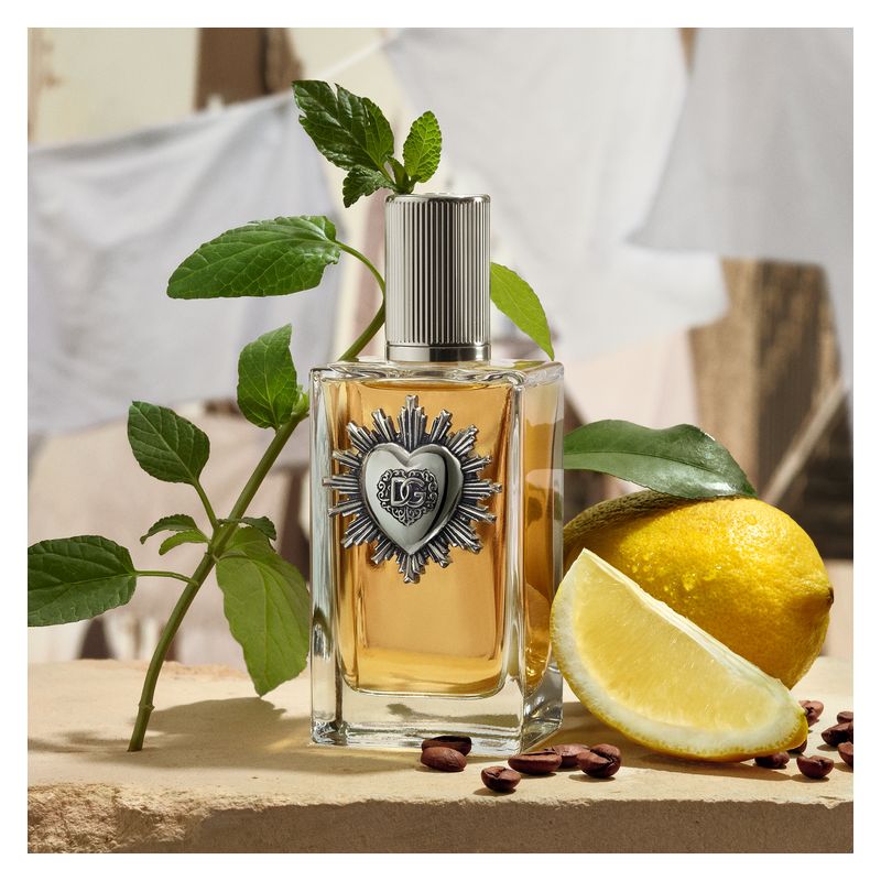 Dolce & Gabbana Devotion Pour Homme, Eau de Parfum Uomo, 50 ml Spray, Profumo maschile legnoso e speziato con note intense di caffè e patchouli Dolce & Gabbana Devotion Pour Homme, Eau de Parfum Uomo, 50 ml Spray, Profumo maschile legnoso e speziato con note intense di caffè e patchouli