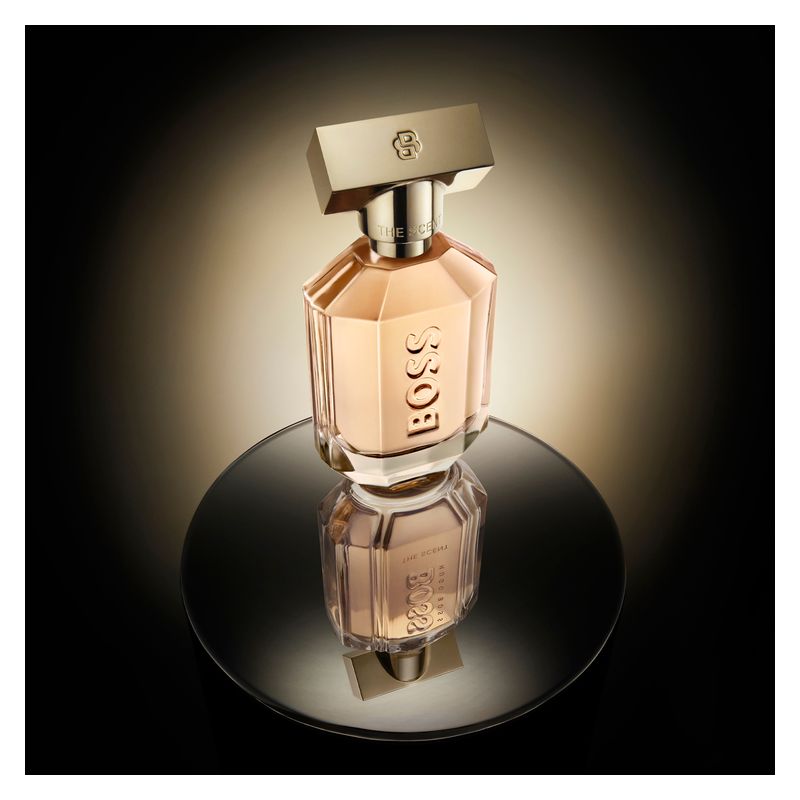 Hugo Boss The Scent For Her, Eau de Parfum Donna, 50 ml Spray, Profumo Ambrato Floreale con note di Pesca, Osmanto e Muschio Bianco, seducente Hugo Boss The Scent For Her, Eau de Parfum Donna, 50 ml Spray, Profumo Ambrato Floreale con note di Pesca, Osmanto e Muschio Bianco, seducente