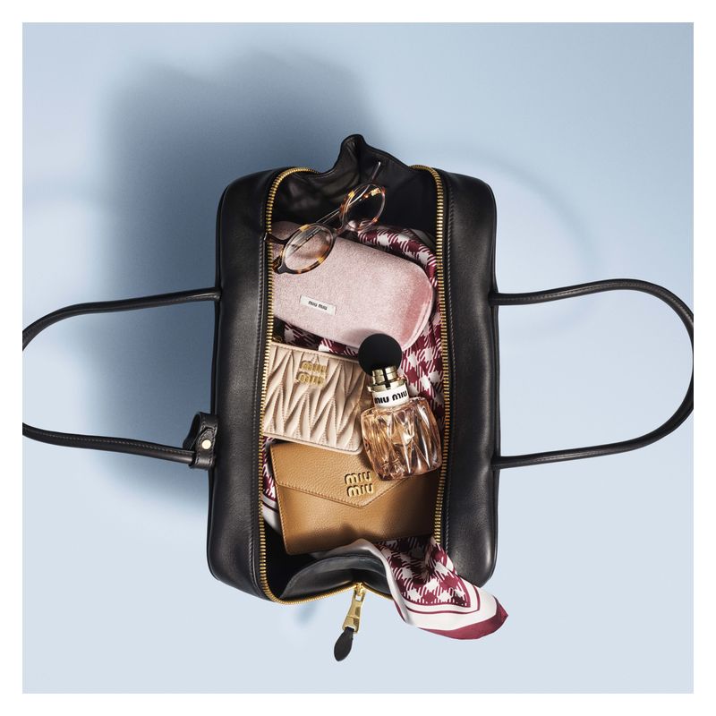 Miu Miu Miutine, Eau de Parfum Donna, 30 ml Spray, Profumo Floreale Gourmand con Fragolina di Bosco, Vaniglia e Zucchero di Canna, Fragranza Femminile