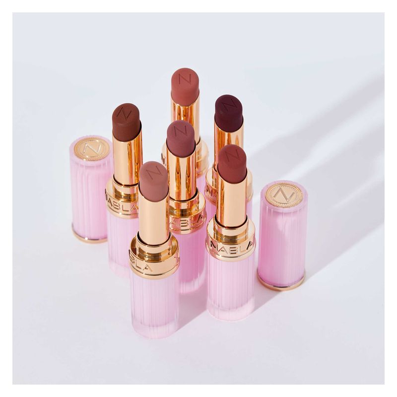 NABLA Beyond Blurry Lipstick, Rossetto Effetto Soft-Focus, Donna, 3.2 g, Colore Nocturna, Rossetto matte vellutato a lunga tenuta NABLA Beyond Blurry Lipstick, Rossetto Effetto Soft-Focus, Donna, 3.2 g, Colore Nocturna, Rossetto matte vellutato a lunga tenuta