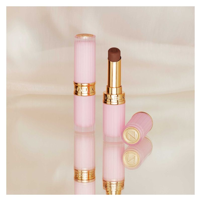 NABLA Beyond Blurry Lipstick Saint, Rossetto Matte Vellutato Soft-Focus, 3.2 g, Colore Nude Marrone Medio, Lunga Tenuta e Coprenza Modulabile NABLA Beyond Blurry Lipstick Saint, Rossetto Matte Vellutato Soft-Focus, 3.2 g, Colore Nude Marrone Medio, Lunga Tenuta e Coprenza Modulabile