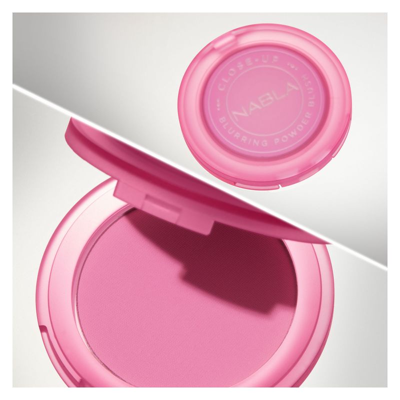 NABLA Close-Up Blurring Powder Blush, Fard in Polvere Donna, Colore Petite, 5 g, Effetto Levigante e Uniforme, Finish Matte Soft-Focus a Lunga Tenuta NABLA Close-Up Blurring Powder Blush, Fard in Polvere Donna, Colore Petite, 5 g, Effetto Levigante e Uniforme, Finish Matte Soft-Focus a Lunga Tenuta