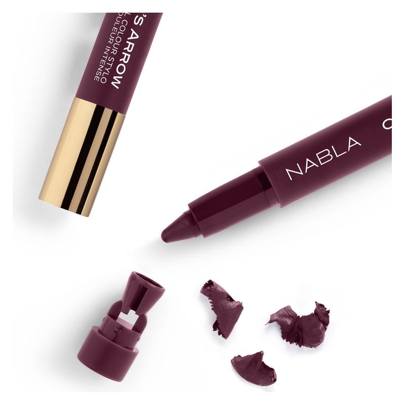 NABLA Cupid's Arrow Full Color Stylo, Matita Occhi Multi-Uso Lunga Tenuta, #3 Berry, 0.8 g, Texture Cremosa e Sfumabile, Eyeliner e Ombretto NABLA Cupid's Arrow Full Color Stylo, Matita Occhi Multi-Uso Lunga Tenuta, #3 Berry, 0.8 g, Texture Cremosa e Sfumabile, Eyeliner e Ombretto