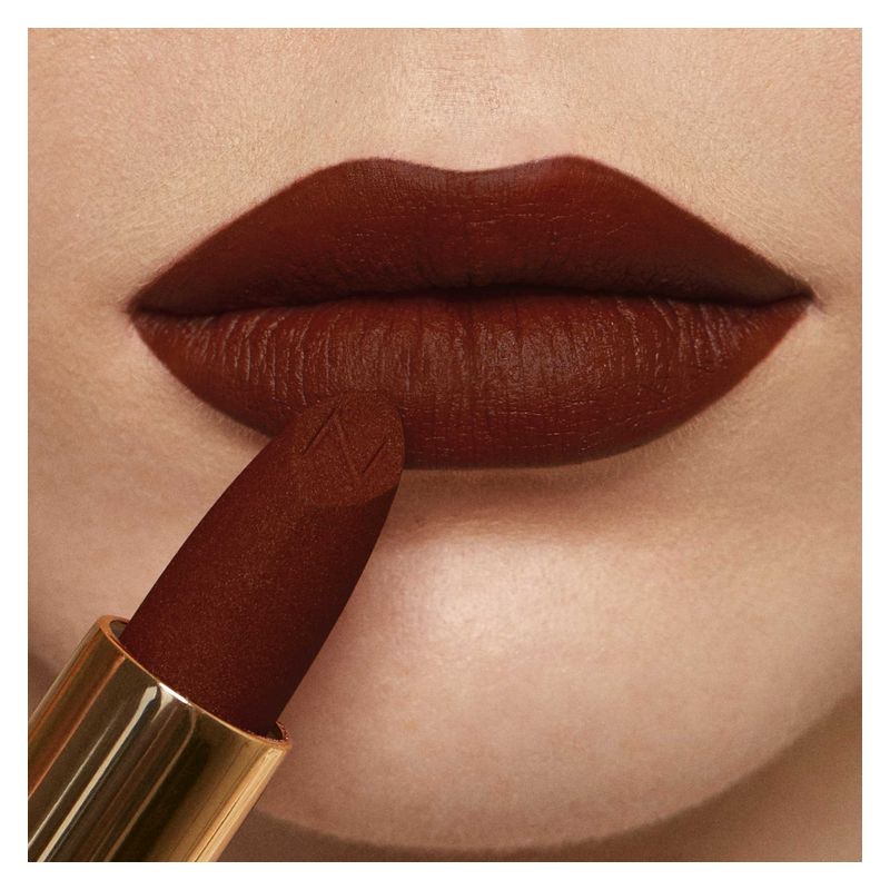 NABLA Matte Pleasure Lipstick, Rossetto Opaco a Lunga Tenuta, Colore Coffee Nude, 3.5 g, Finish Vellutato e Intenso, Comfort Assoluto NABLA Matte Pleasure Lipstick, Rossetto Opaco a Lunga Tenuta, Colore Coffee Nude, 3.5 g, Finish Vellutato e Intenso, Comfort Assoluto