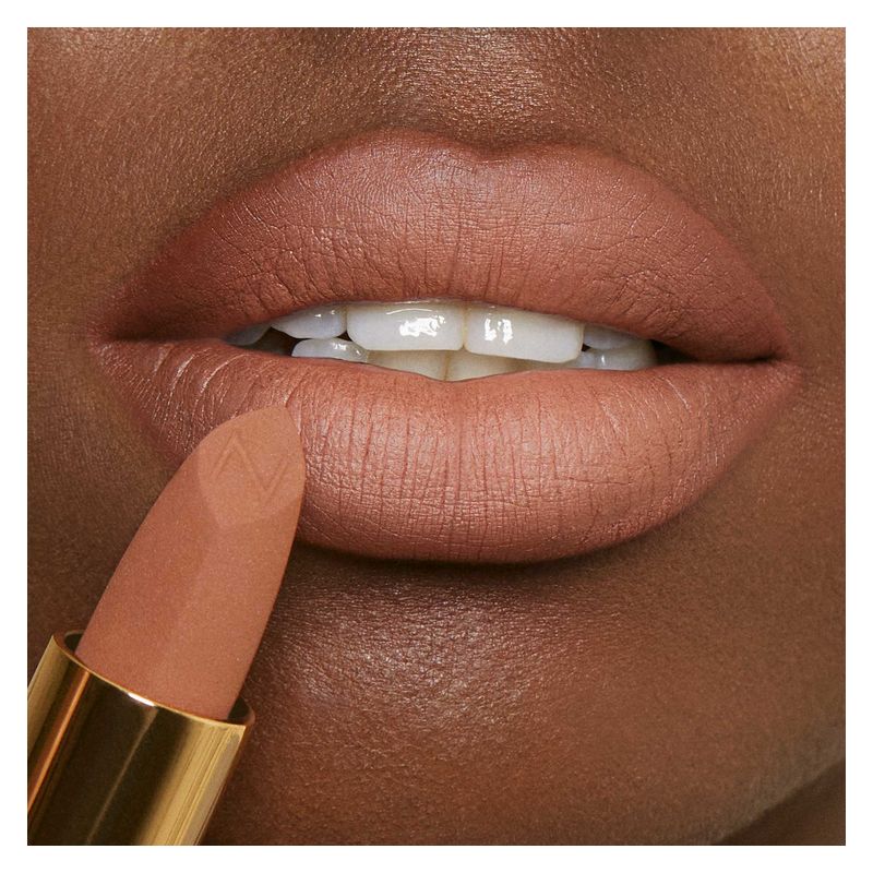 NABLA Matte Pleasure Lipstick, Rossetto Opaco Donna, 3.5 g, Colore GLAM ON, Lunga Tenuta, Finish Vellutato per Labbra Morbide e Colore Intenso NABLA Matte Pleasure Lipstick, Rossetto Opaco Donna, 3.5 g, Colore GLAM ON, Lunga Tenuta, Finish Vellutato per Labbra Morbide e Colore Intenso