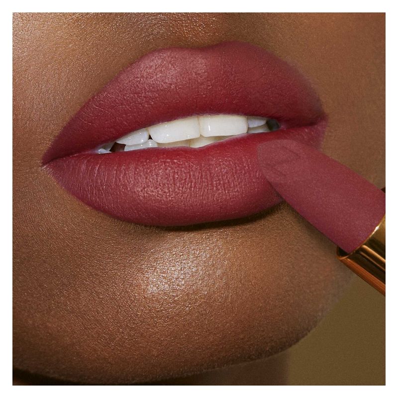 NABLA Matte Pleasure Lipstick, Rossetto Opaco Lunga Tenuta, Colore KARMA RED, 3.5 g, Finish Matte Intenso, Comfort Assoluto, Labbra Morbide e Levigate NABLA Matte Pleasure Lipstick, Rossetto Opaco Lunga Tenuta, Colore KARMA RED, 3.5 g, Finish Matte Intenso, Comfort Assoluto, Labbra Morbide e Levigate