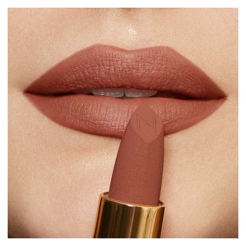 NABLA Matte Pleasure Lipstick, Rossetto Opaco Donna, 3.5 g, Colore PEACH DEAL, A Lunga Tenuta, Finish Vellutato, Comfortevole e Idratante sulle Labbra NABLA Matte Pleasure Lipstick, Rossetto Opaco Donna, 3.5 g, Colore PEACH DEAL, A Lunga Tenuta, Finish Vellutato, Comfortevole e Idratante sulle Labbra