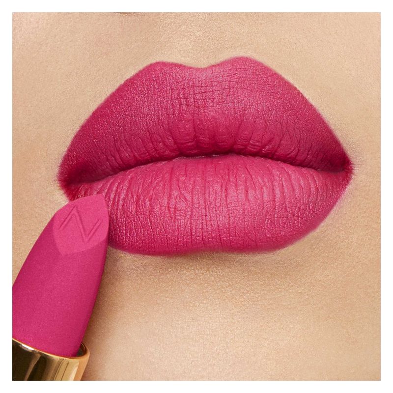 NABLA Matte Pleasure Lipstick, Rossetto Opaco Donna, 3.5 g, Rocket Fuchsia, Lunga Tenuta, Colore Intenso e Labbra Morbide NABLA Matte Pleasure Lipstick, Rossetto Opaco Donna, 3.5 g, Rocket Fuchsia, Lunga Tenuta, Colore Intenso e Labbra Morbide