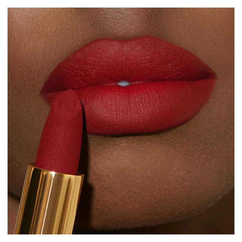 NABLA Matte Pleasure Lipstick, Rossetto Opaco Lunga Tenuta, Signature Red, 3.5 g, Finish Vellutato e Comfortevole, Make-up Labbra Professionale NABLA Matte Pleasure Lipstick, Rossetto Opaco Lunga Tenuta, Signature Red, 3.5 g, Finish Vellutato e Comfortevole, Make-up Labbra Professionale