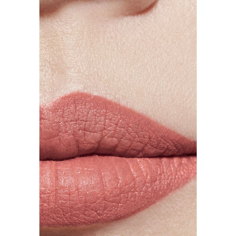 CHANEL Rouge Allure Velvet, Rossetto Vellutato Luminoso Donna, 3.5 g, Colore 76 Versatile, Finish Satinato, Lunga Tenuta e Idratante, Effetto Mat