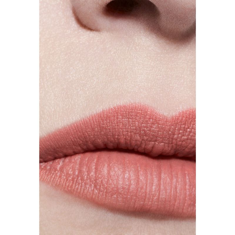 CHANEL Rouge Allure Velvet, Rossetto Vellutato Luminoso Donna, 3.5 g, Colore 76 Versatile, Finish Satinato, Lunga Tenuta e Idratante, Effetto Mat