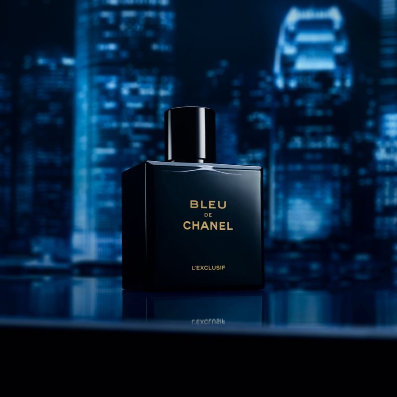CHANEL Bleu De Chanel L'exclusif, Estratto di Profumo Uomo, 100 ml Spray, Fragranza ambrata-aromatica e legnosa, Profumo maschile intenso e seducente CHANEL Bleu De Chanel L'exclusif, Estratto di Profumo Uomo, 100 ml Spray, Fragranza ambrata-aromatica e legnosa, Profumo maschile intenso e seducente