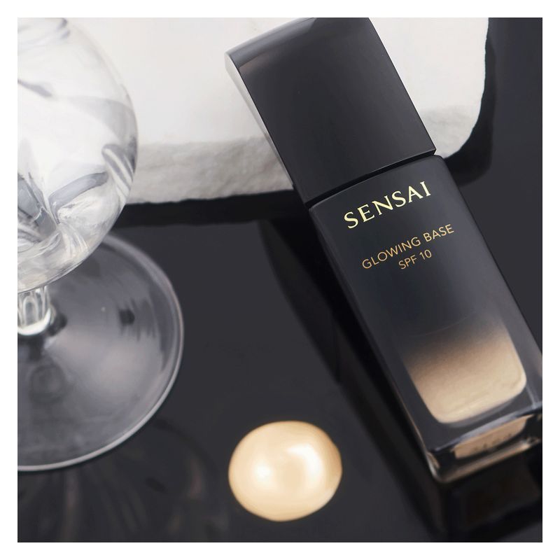 SENSAI GLOWING BASE SPF 10