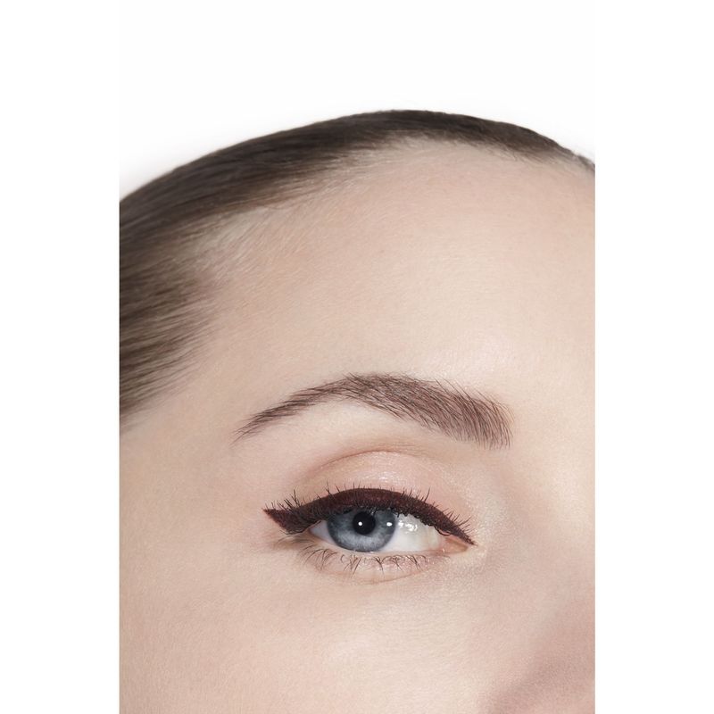 CHANEL Le Liner De Chanel, Eyeliner Liquido Ultra-Preciso, 516 Rouge Noir, 2,5 ml, A Lunga Tenuta e Senza Sbavature, per uno sguardo intenso e definito