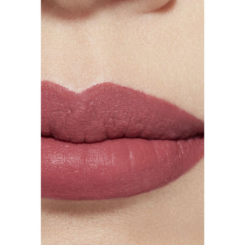 CHANEL Rouge Allure Velvet Edizione Limitata, Rossetto Vellutato Luminoso 63 Essentielle, Finish Opaco, Lunga Tenuta e Idratante, Make-up Labbra 3.5 g
