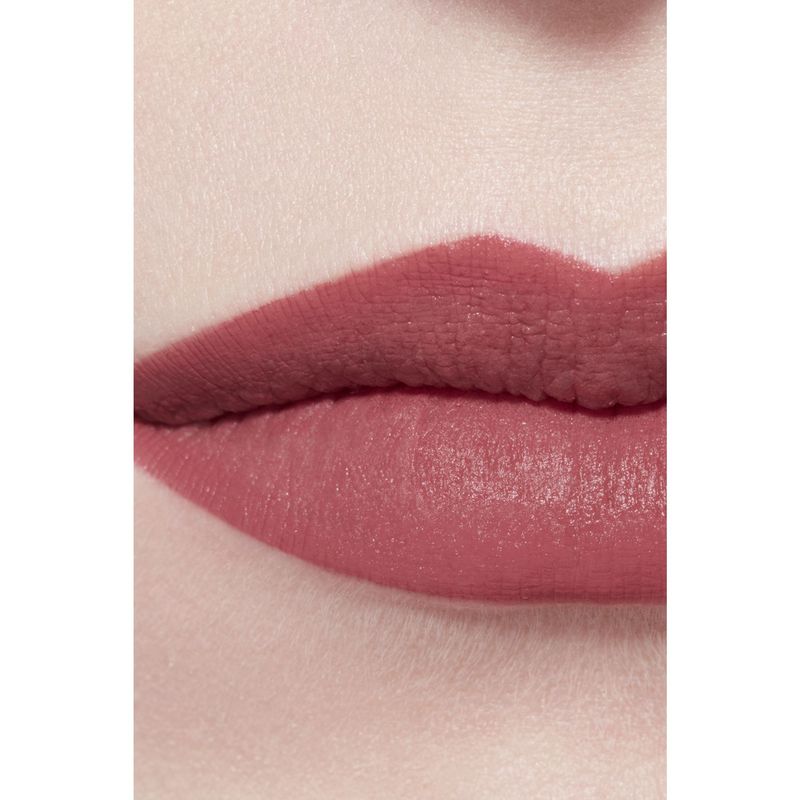 CHANEL Rouge Allure Velvet Edizione Limitata, Rossetto Vellutato Luminoso 63 Essentielle, Finish Opaco, Lunga Tenuta e Idratante, Make-up Labbra 3.5 g