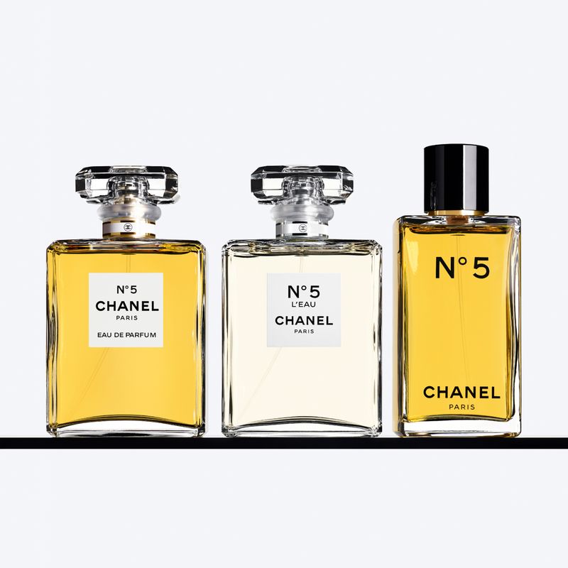 CHANEL N°5, Eau de Toilette Donna, 75 ml Spray, Profumo Floreale Aldeidico iconico, fragranza femminile senza tempo, idea regalo per lei CHANEL N°5, Eau de Toilette Donna, 75 ml Spray, Profumo Floreale Aldeidico iconico, fragranza femminile senza tempo, idea regalo per lei
