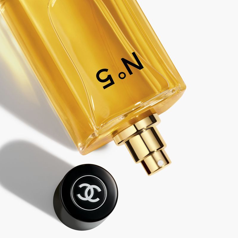 CHANEL N°5, Eau de Toilette Donna, 150 ml Vaporizzatore, Profumo fiorito aldeidico, iconico e senza tempo, fragranza femminile intramontabile CHANEL N°5, Eau de Toilette Donna, 150 ml Vaporizzatore, Profumo fiorito aldeidico, iconico e senza tempo, fragranza femminile intramontabile