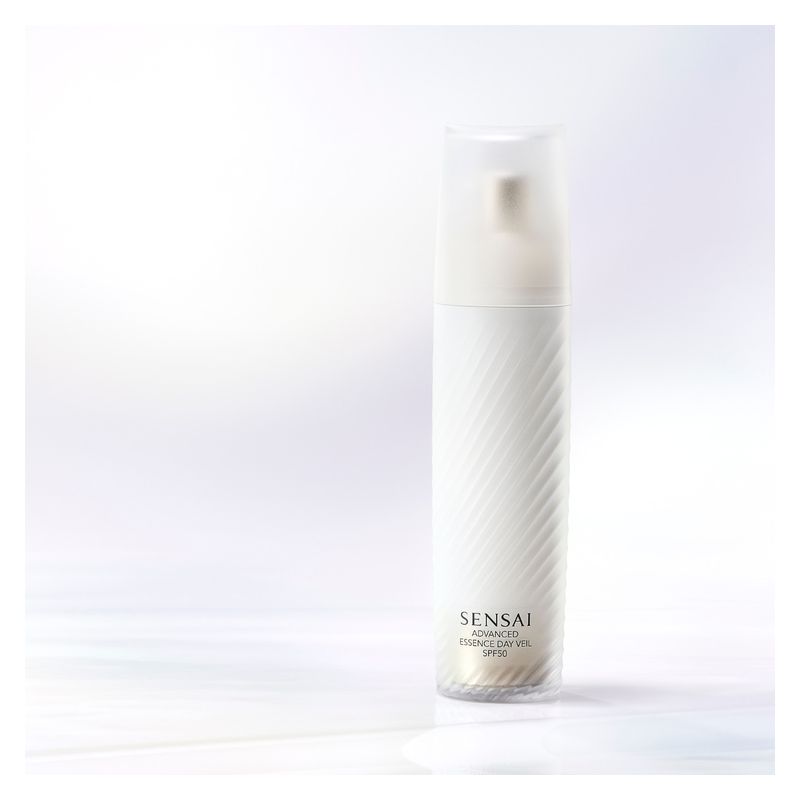 SENSAI Advanced Essence Day Veil, Essenza Giorno Anti-età Donna, 40 ml, con Protezione Solare SPF 50, Siero Viso e Base Trucco Idratante SENSAI Advanced Essence Day Veil, Essenza Giorno Anti-età Donna, 40 ml, con Protezione Solare SPF 50, Siero Viso e Base Trucco Idratante