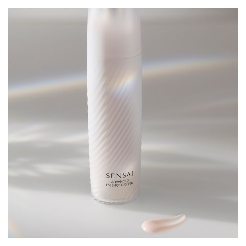 SENSAI Advanced Essence Day Veil, Essenza Giorno Anti-età Donna, 40 ml, con Protezione Solare SPF 50, Siero Viso e Base Trucco Idratante SENSAI Advanced Essence Day Veil, Essenza Giorno Anti-età Donna, 40 ml, con Protezione Solare SPF 50, Siero Viso e Base Trucco Idratante