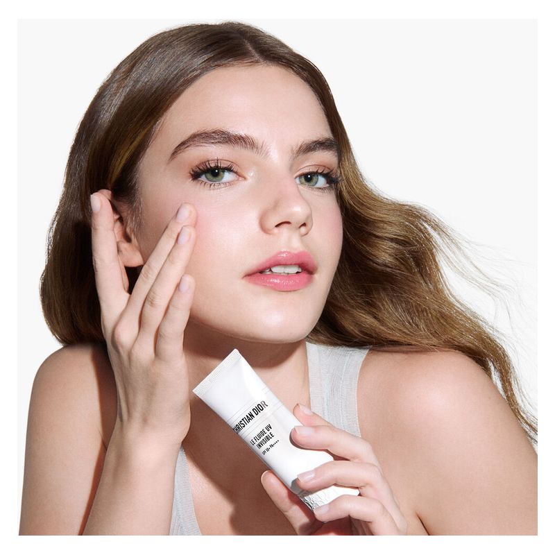 DIOR - Le Fluide UV Invisible Hydratant SPF 50+ PA++++ - Fluido invisibile protezione UV quotidiana SPF 50+