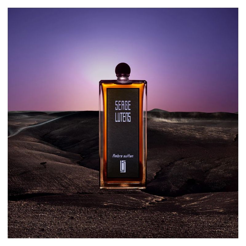 Serge Lutens Ambre Sultan, Eau de Parfum Unisex, 50 ml Spray, Fragranza Collection Noire, Profumo ambrato speziato con note resinose e vanigliate Serge Lutens Ambre Sultan, Eau de Parfum Unisex, 50 ml Spray, Fragranza Collection Noire, Profumo ambrato speziato con note resinose e vanigliate