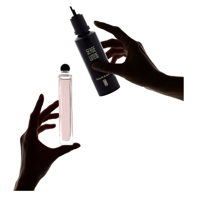 Serge Lutens Féminité du Bois, Eau de Parfum Unisex, Ricarica 150 ml, Profumo Legnoso Speziato con note di Cedro, Prugna e Cannella