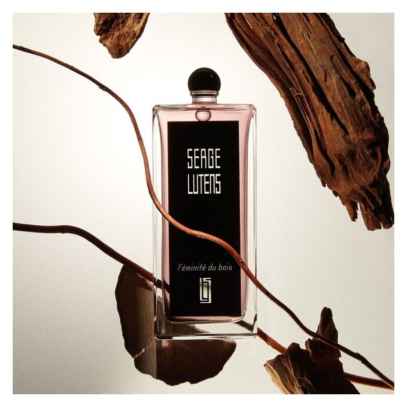 Serge Lutens Féminité du Bois, Eau de Parfum Unisex, Ricarica 150 ml, Profumo Legnoso Speziato con note di Cedro, Prugna e Cannella