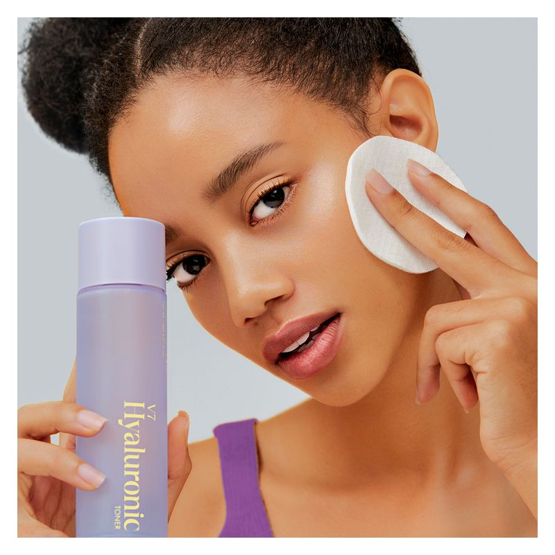 IT'S SKIN - V7 HYALURONIC TONER MOISTURIZE + GLOW IT'S SKIN - V7 HYALURONIC TONER MOISTURIZE + GLOW