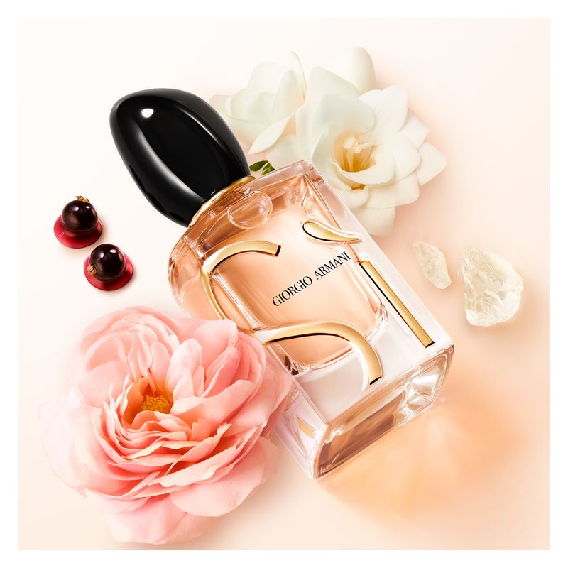 Armani Sì, Eau de Parfum Donna, 100 ml Spray, Profumo Chypre Fruttato, Fragranza femminile elegante e sensuale con note di Ribes Nero e Vaniglia