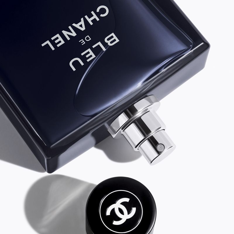 CHANEL Bleu de Chanel, Eau de Parfum Uomo, 50 ml Spray, Profumo aromatico-boschivo dalla firma seducente, Fragranza maschile intramontabile e profonda