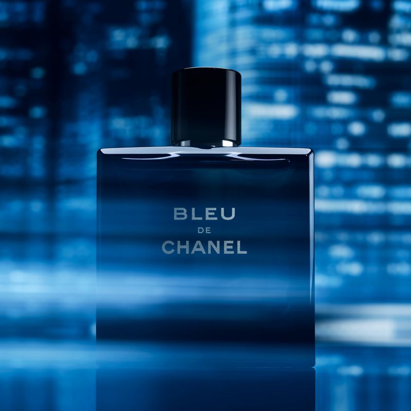 CHANEL Bleu De Chanel, Eau De Toilette Uomo, 100 ml Spray, Profumo Uomo aromatico-boschivo con note agrumate e legnose, Fragranza maschile iconica CHANEL Bleu De Chanel, Eau De Toilette Uomo, 100 ml Spray, Profumo Uomo aromatico-boschivo con note agrumate e legnose, Fragranza maschile iconica
