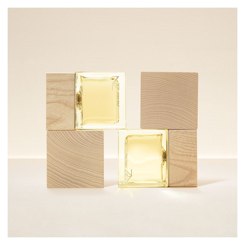 Shiseido Zen, Eau de Parfum Donna, 30 ml Spray, Profumo Floreale Legnoso Muschiato, Fragranza energizzante e sensuale Shiseido Zen, Eau de Parfum Donna, 30 ml Spray, Profumo Floreale Legnoso Muschiato, Fragranza energizzante e sensuale